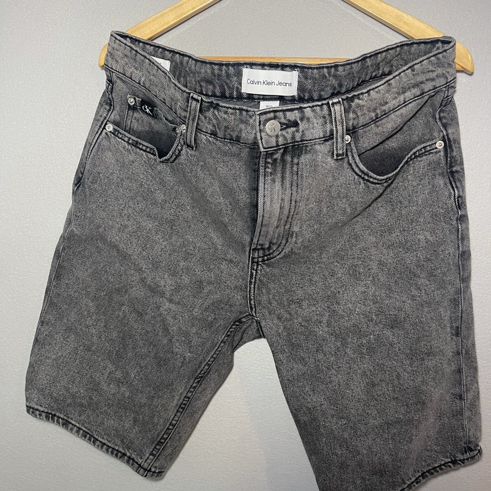 Calvin Klein jean shorts 33 relaxed fit